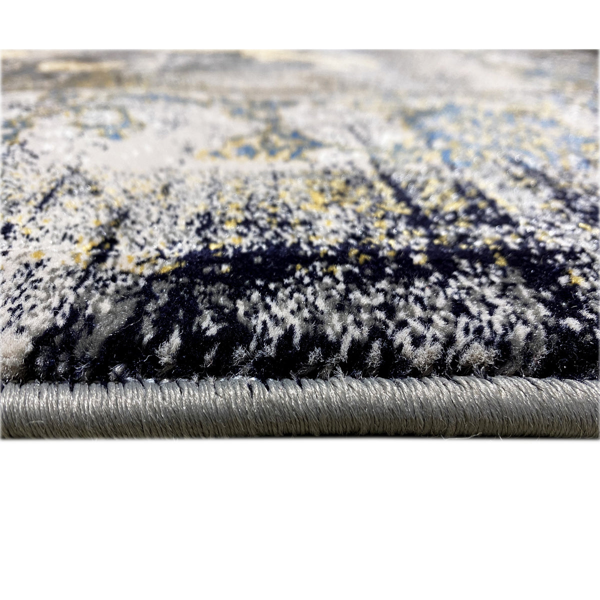 Alfombra Kenza de 160x230 cm: primer plano del borde con flecos y pelo estampado
