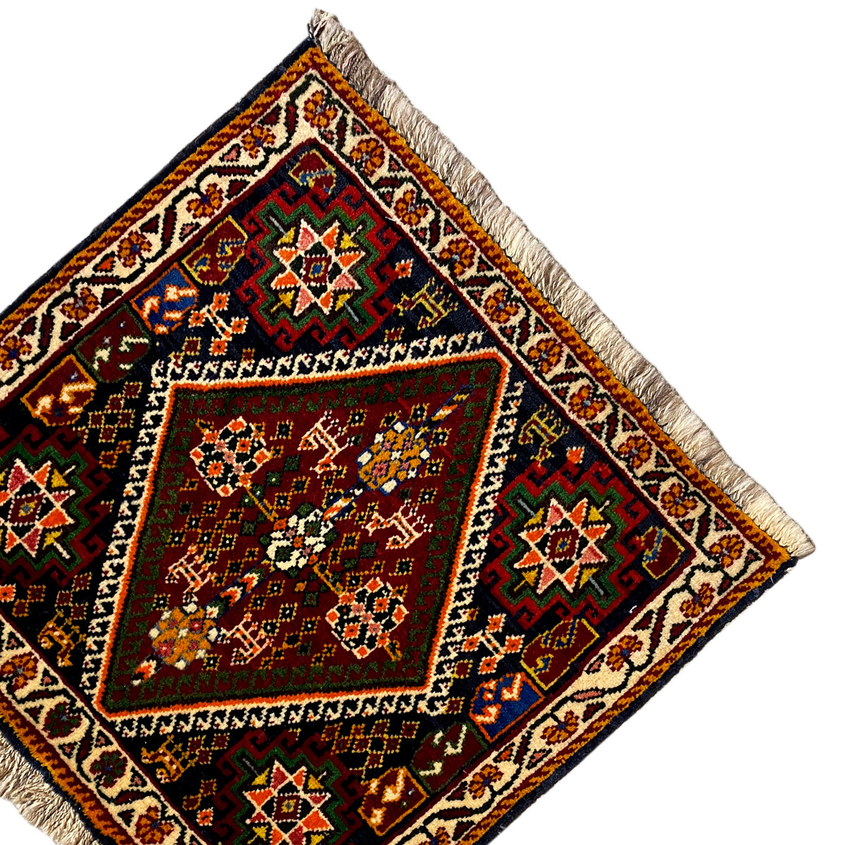 Alfombra Poshti de 57x56 cm con medallón central y estrellas geométricas, flecos