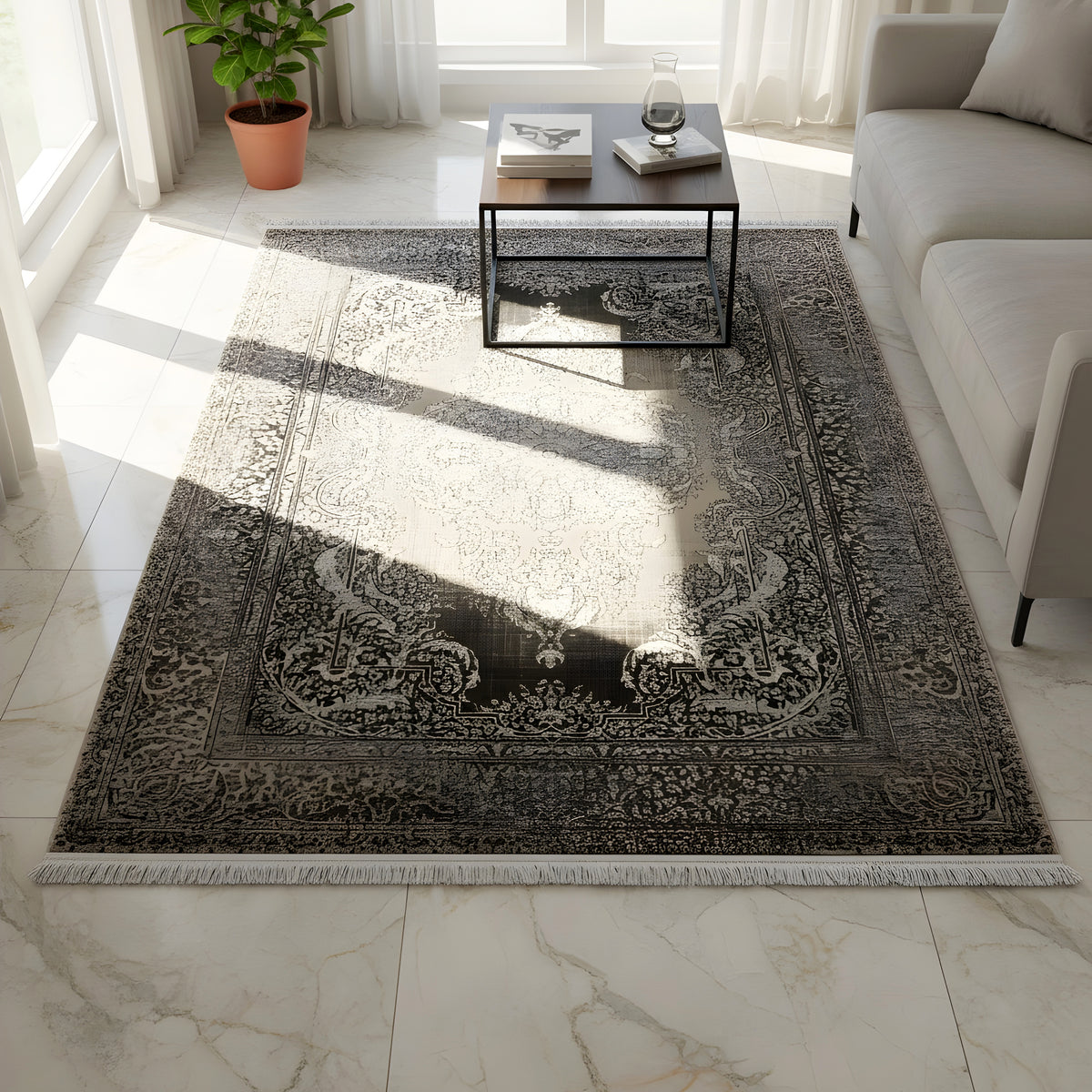 Alfombra rectangular gris oscuro/beige con diseño ornamental barroco, colocada plegada