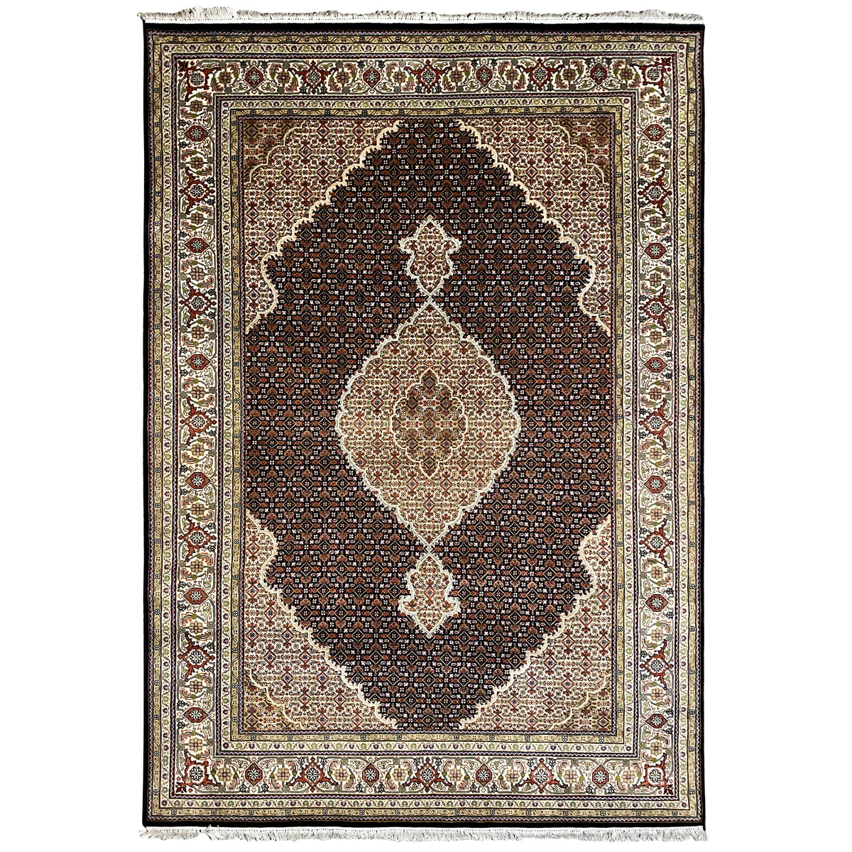 Alfombra Indo-Tabriz marrón, rectangular, campo oscuro con medallón blanco-beige