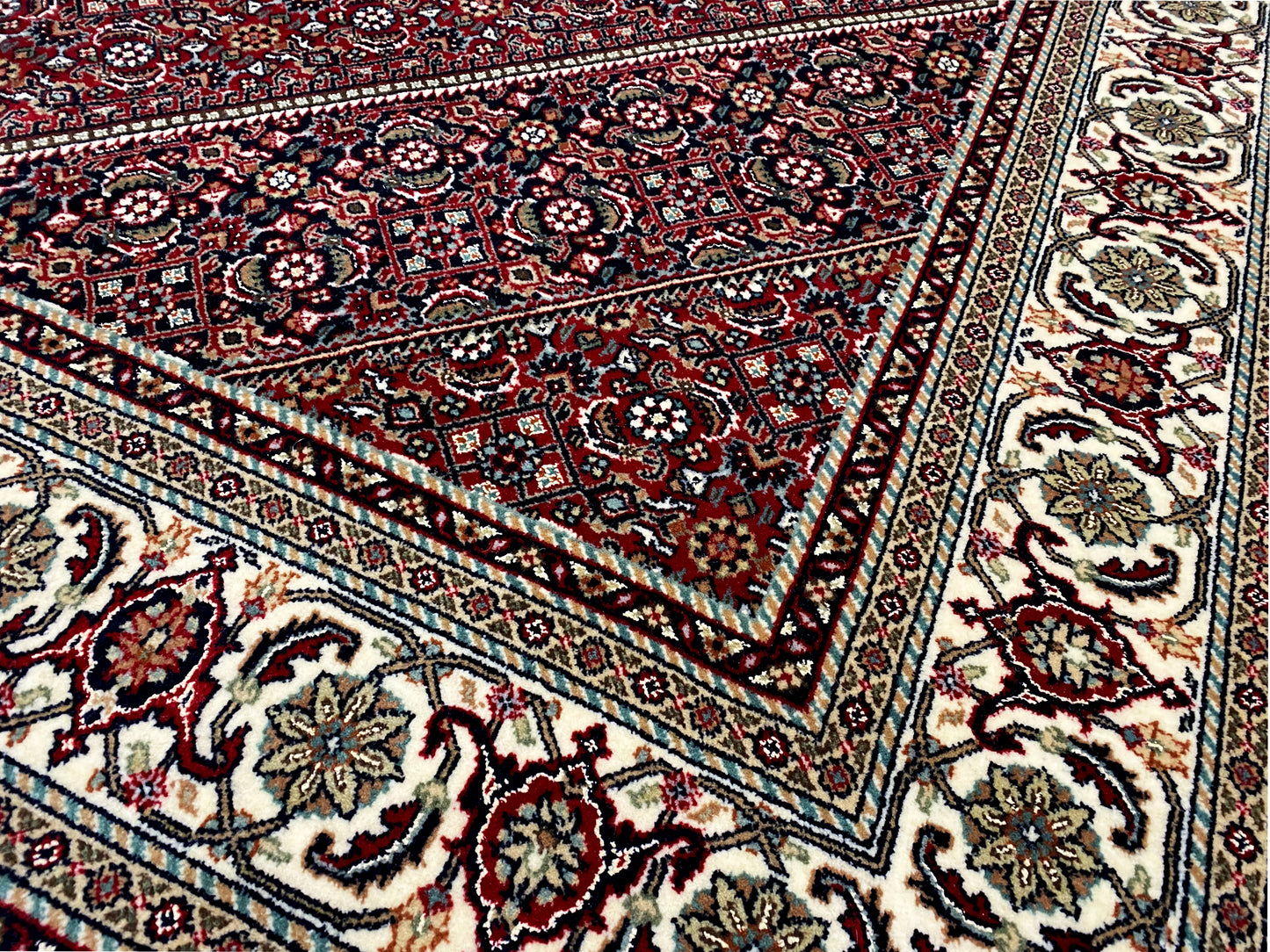 Original Bidjar Teppich aus Wolle in Rot mit detailreichen Ornamenten