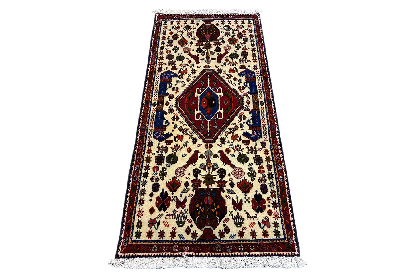 Alfombra oriental, de color crema con medallón rojo y borde azul, flecos, 153x72 cm