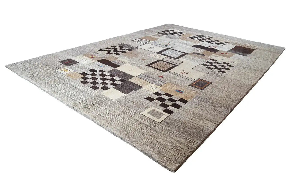 Alfombra Gabbeh con diseño geométrico de cuadrados y rectángulos en beige claro