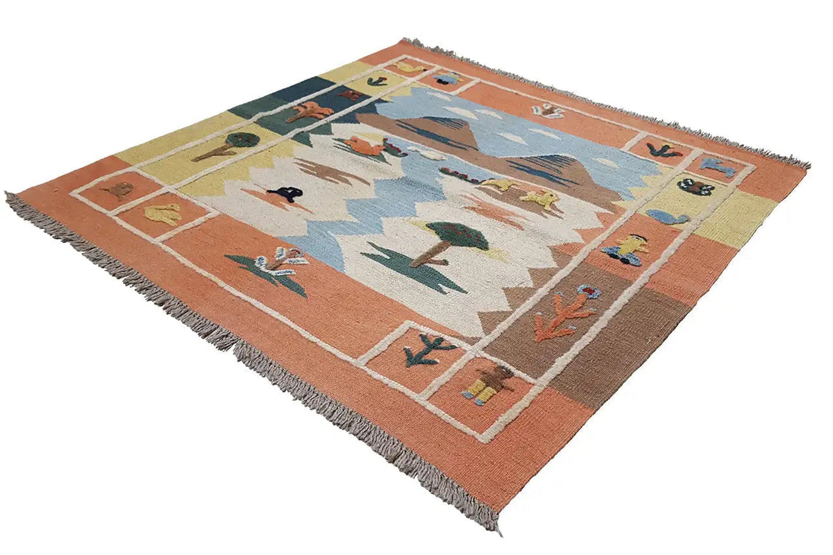 Alfombra kilim, vista girada; patrón geométrico multicolor, borde naranja