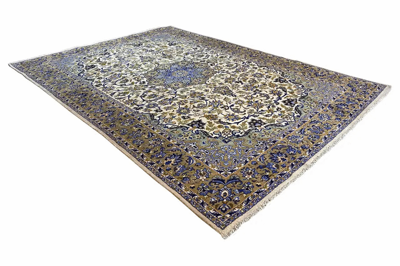 Alfombra oriental de Keshan con ornamentación floral, colocada en forma de rombos
