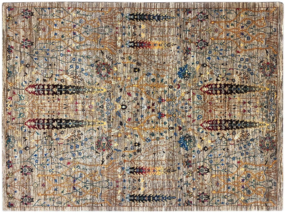 Teppich mit feinem Gesamtmuster in Beige, Blau und Rot, gut sichtbare Bordüre