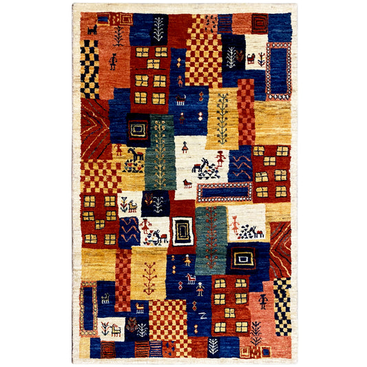 Alfombra Gabbeh-Luri de 158x86 cm con diseño de patchwork en azul, rojo y ocre