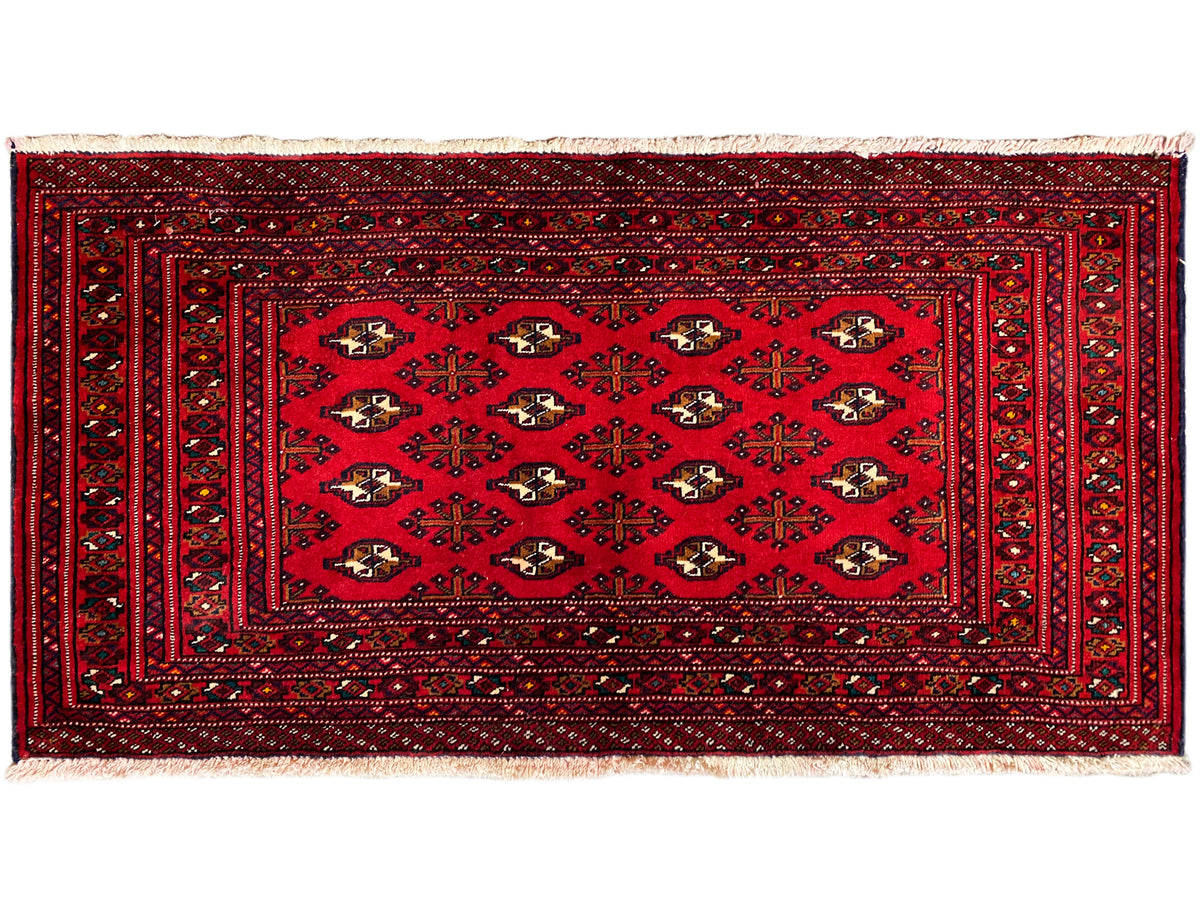 Turkmen Teppich in Rot, langes Rechteck, florale und Medaillonmuster im Mittelbereich
