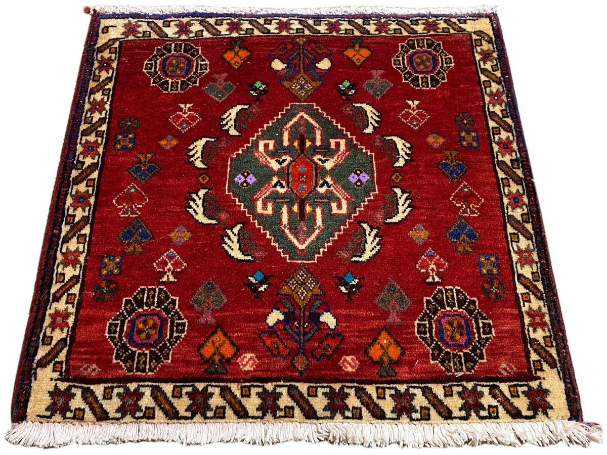 Alfombra Poshti de 58x57 cm, alfombra roja con diseño de medallón y detalles multicolores