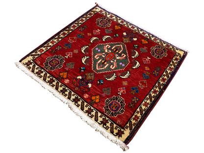Alfombra Poshti de 58x57 cm, alfombra roja con medallón central y adornos multicolores