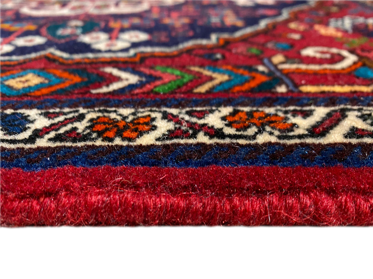 Cenefa de alfombra con patrones de zigzag y líneas, flecos cortos, rojo-azul