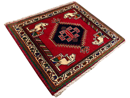 Alfombra Poshti de 58x68 cm, diseño de borde rojo con medallón interior y manos