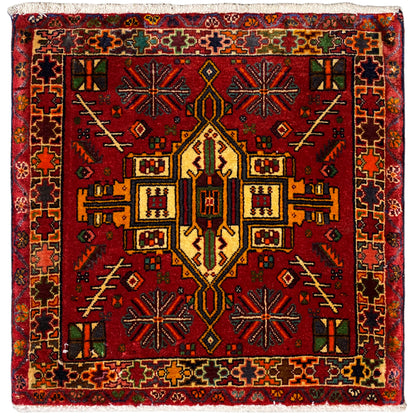 Alfombra Poshti rectangular con patrón ornamental multicolor rojo y borde marrón
