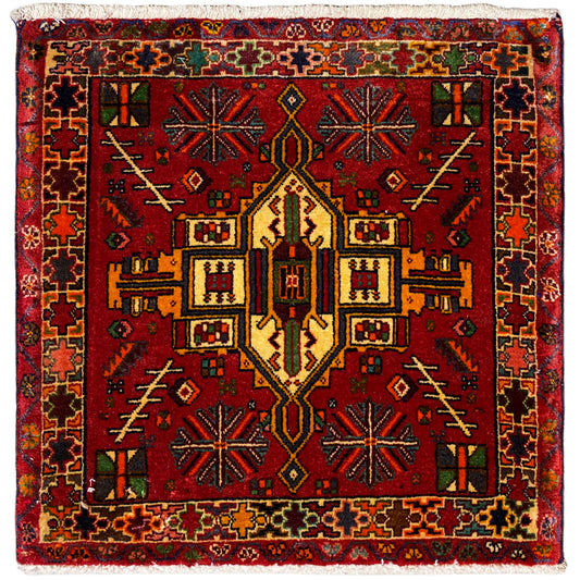 Alfombra Poshti rectangular con patrón ornamental multicolor rojo y borde marrón