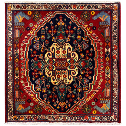 Alfombra de 67x60 cm con diseño azul, borde rojo y elementos decorativos florales
