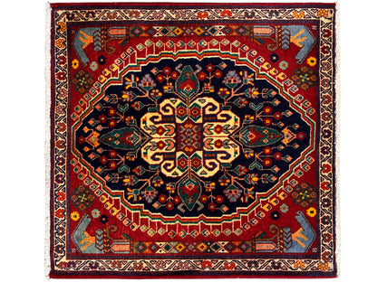 Alfombra cuadrada de 67x60 cm, campo rojo con medallón azul oscuro y ornamentos