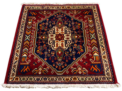Alfombra de 63x60 cm, rectangular, con centro azul oscuro y marco ornamental de colores