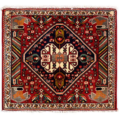 Alfombra oriental con cenefa y dibujo rojo, medallón central