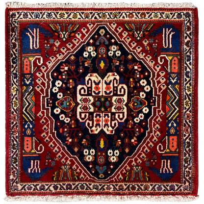 Alfombra Poshti con patrón azul oscuro y bordes rojos, rectangular, con flecos