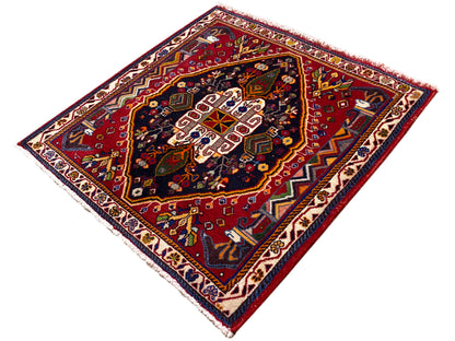 Alfombra Poshti (67×67 cm) en diagonal: borde marrón rojizo, campo azul con ornamentos