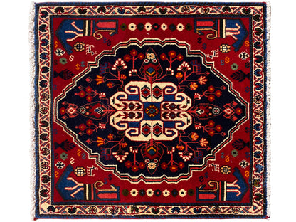 Alfombra en rojo y azul oscuro con gran ornamento central, cuadrada, 68x64 cm