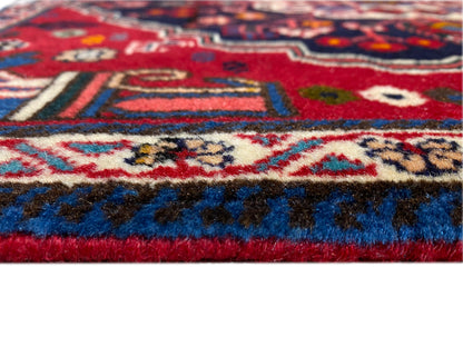 Borde de alfombra de pelo corto, borde inferior rojo y estampado azul y blanco