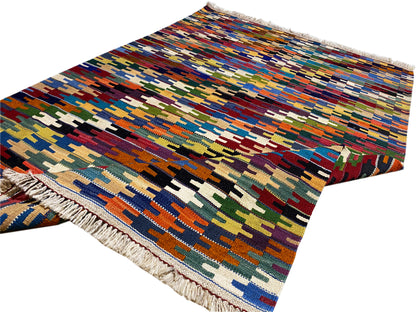 Handgemachter Kelim Teppich mit Mosaikoptik in kräftigen Farben 176x117